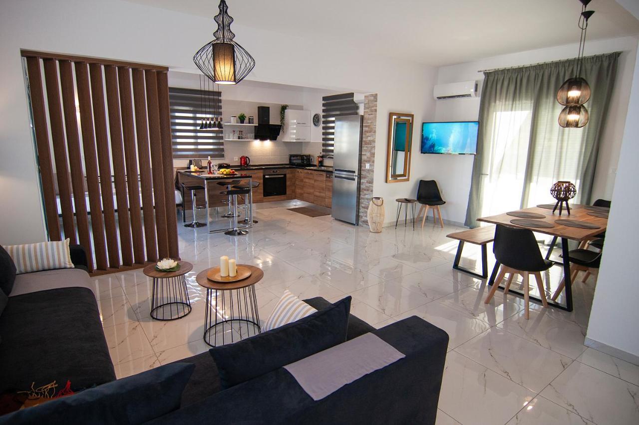 קיוטארי Livis Luxury Villa מראה חיצוני תמונה
