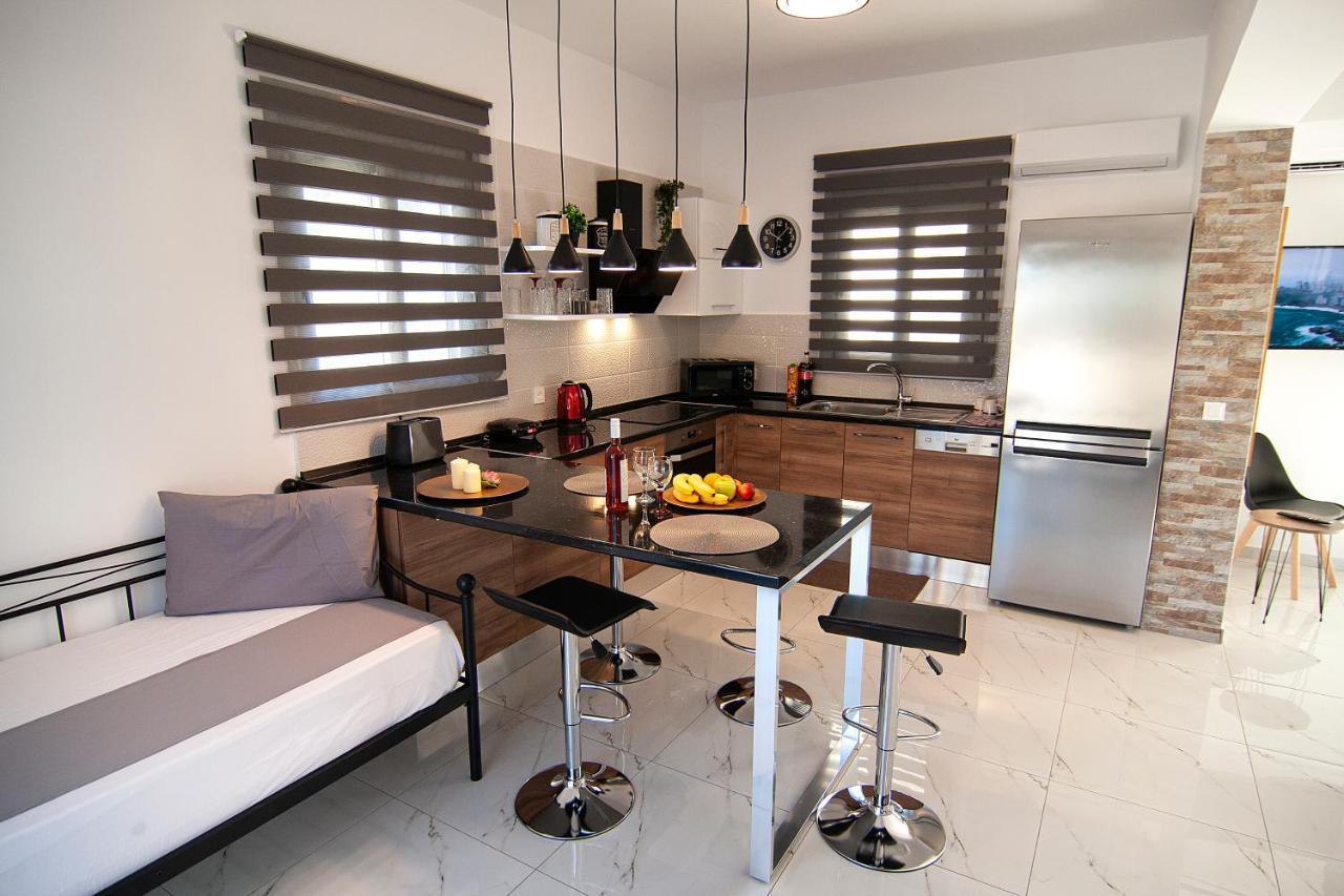 קיוטארי Livis Luxury Villa מראה חיצוני תמונה