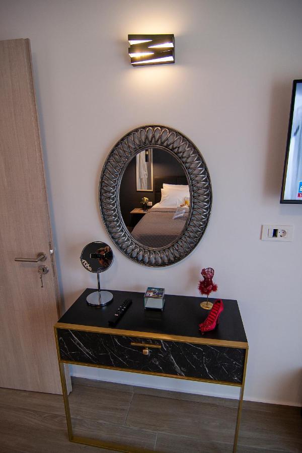 קיוטארי Livis Luxury Villa מראה חיצוני תמונה