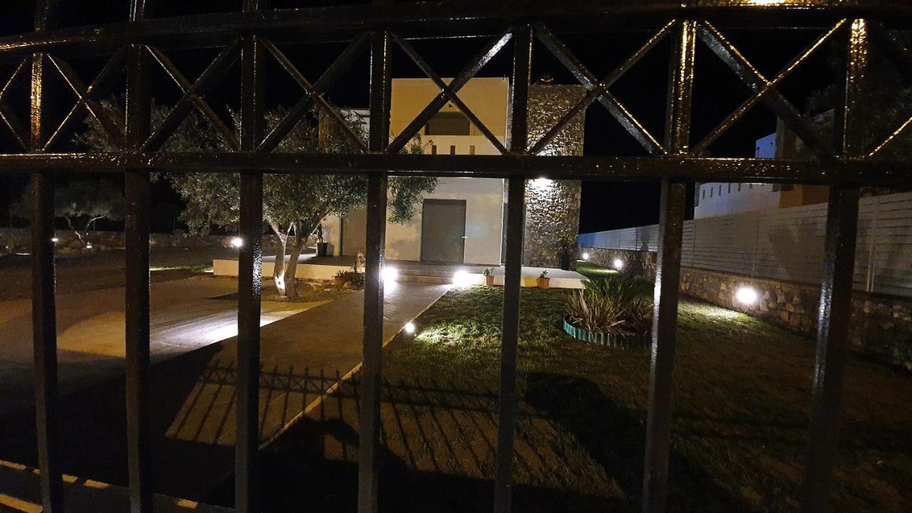 קיוטארי Livis Luxury Villa מראה חיצוני תמונה