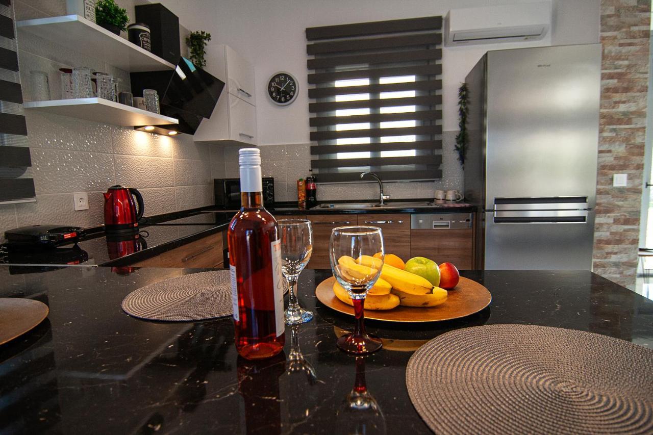 קיוטארי Livis Luxury Villa מראה חיצוני תמונה