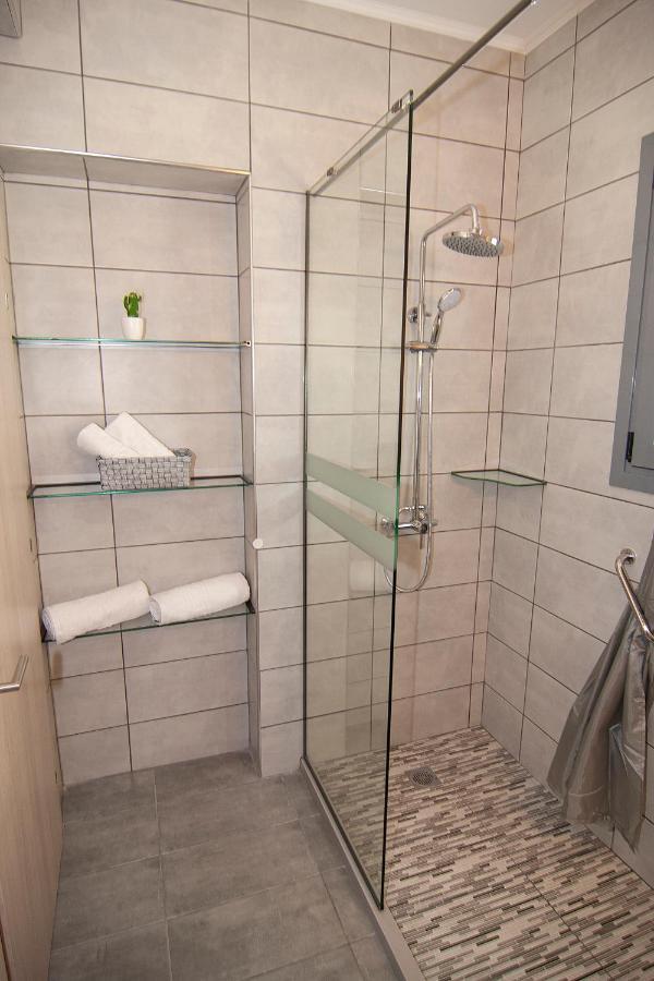 קיוטארי Livis Luxury Villa מראה חיצוני תמונה