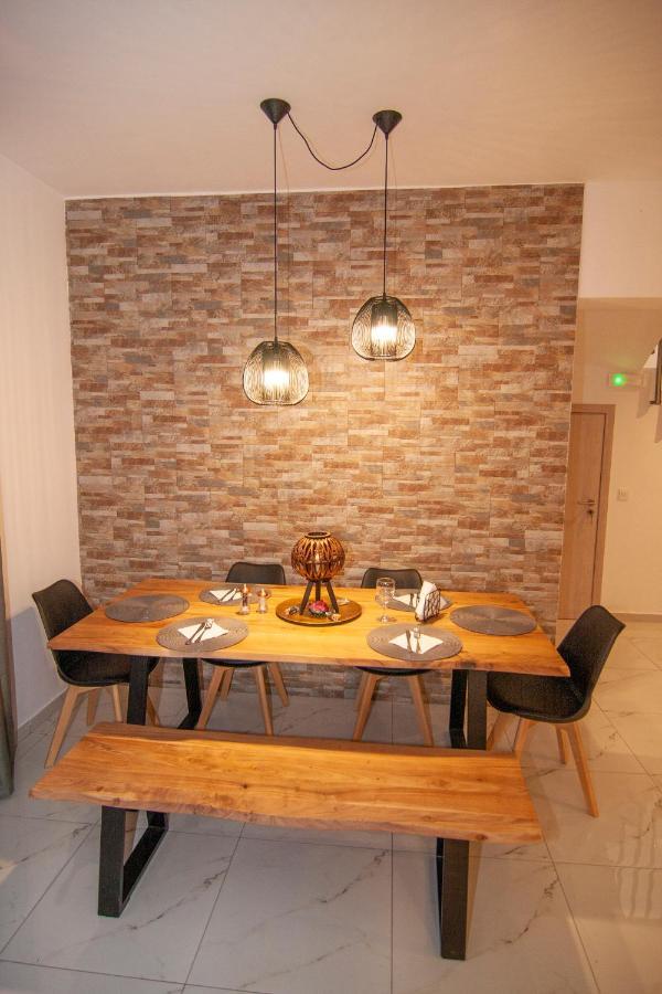 קיוטארי Livis Luxury Villa מראה חיצוני תמונה