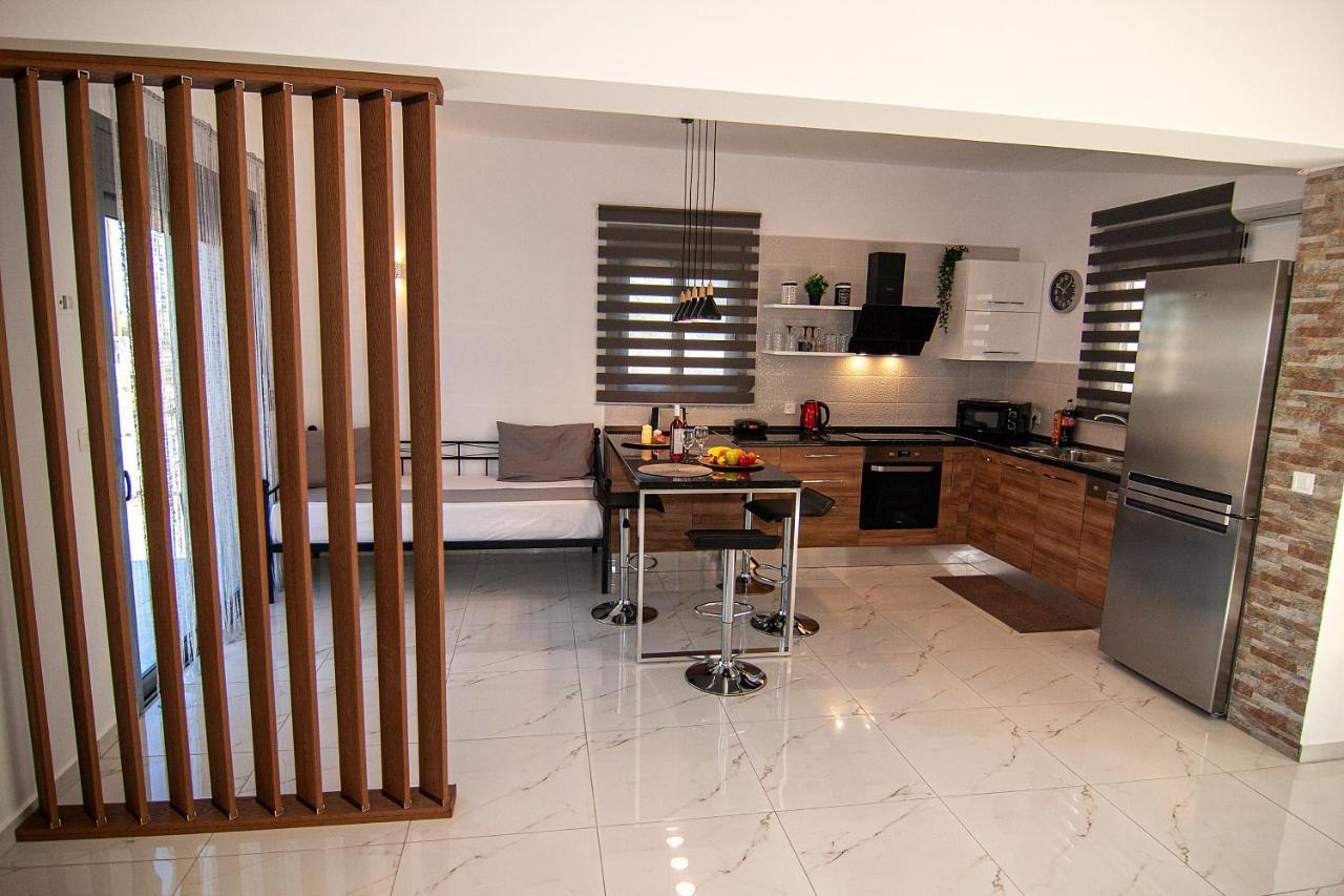 קיוטארי Livis Luxury Villa מראה חיצוני תמונה
