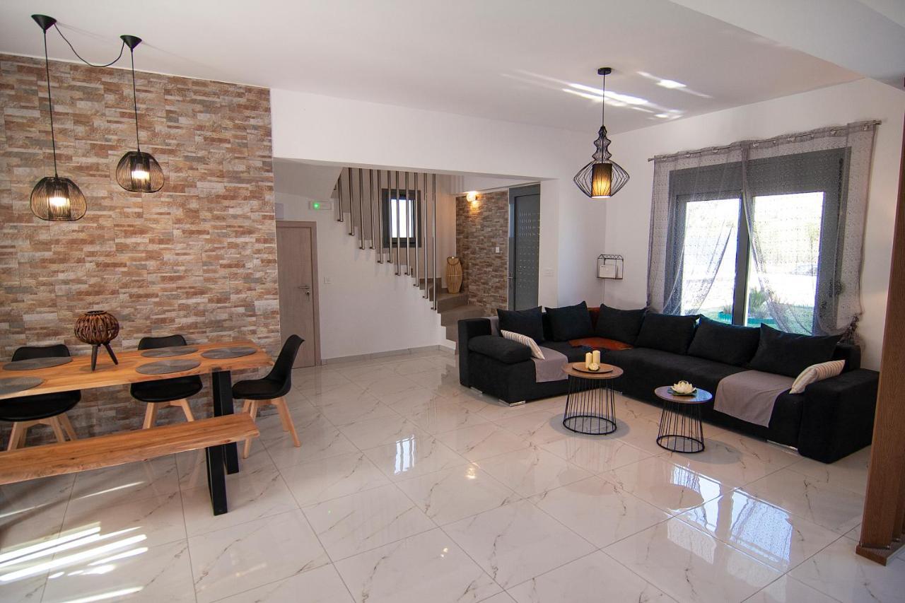 קיוטארי Livis Luxury Villa מראה חיצוני תמונה