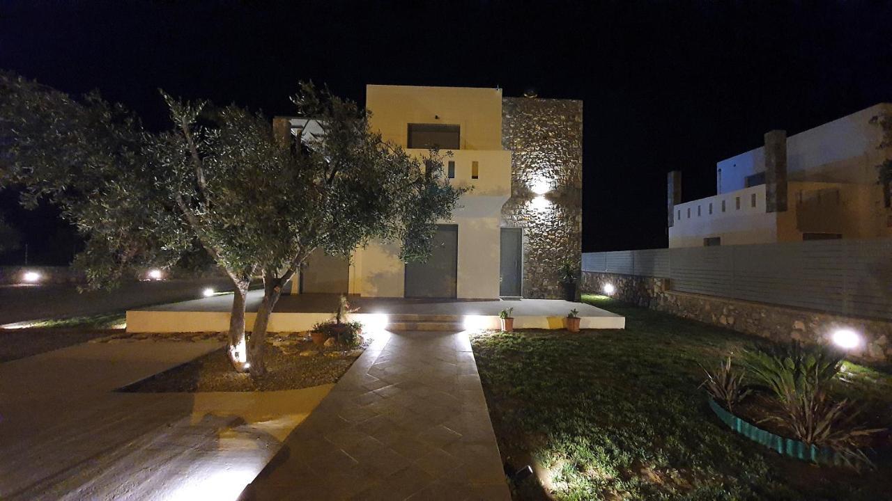 קיוטארי Livis Luxury Villa מראה חיצוני תמונה